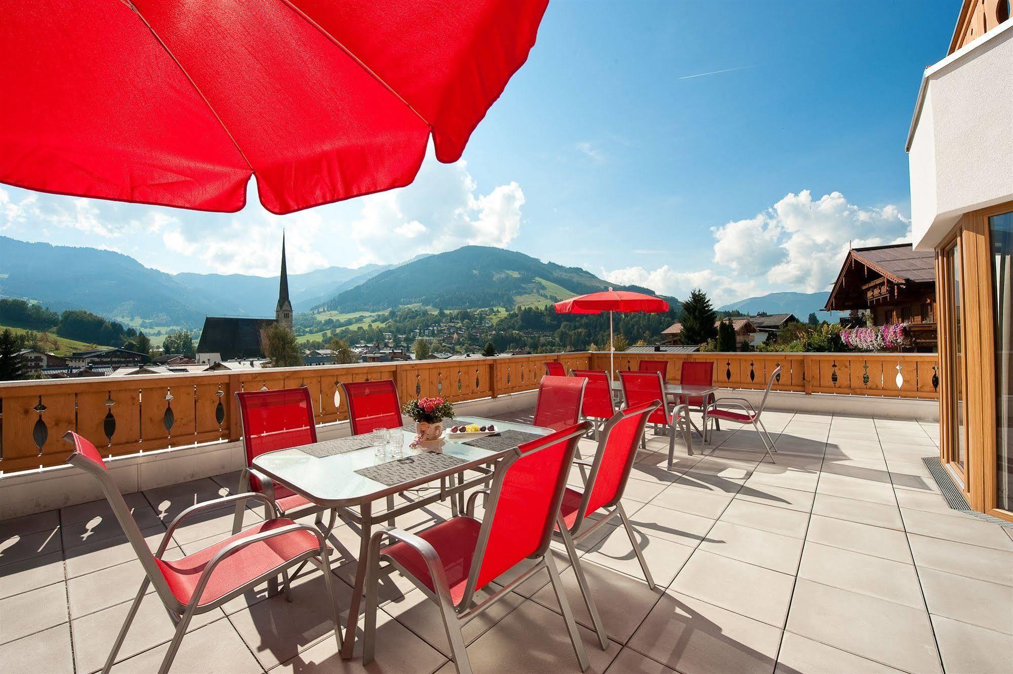 AlpenParks Hotel Maria Alm Buitenkant foto